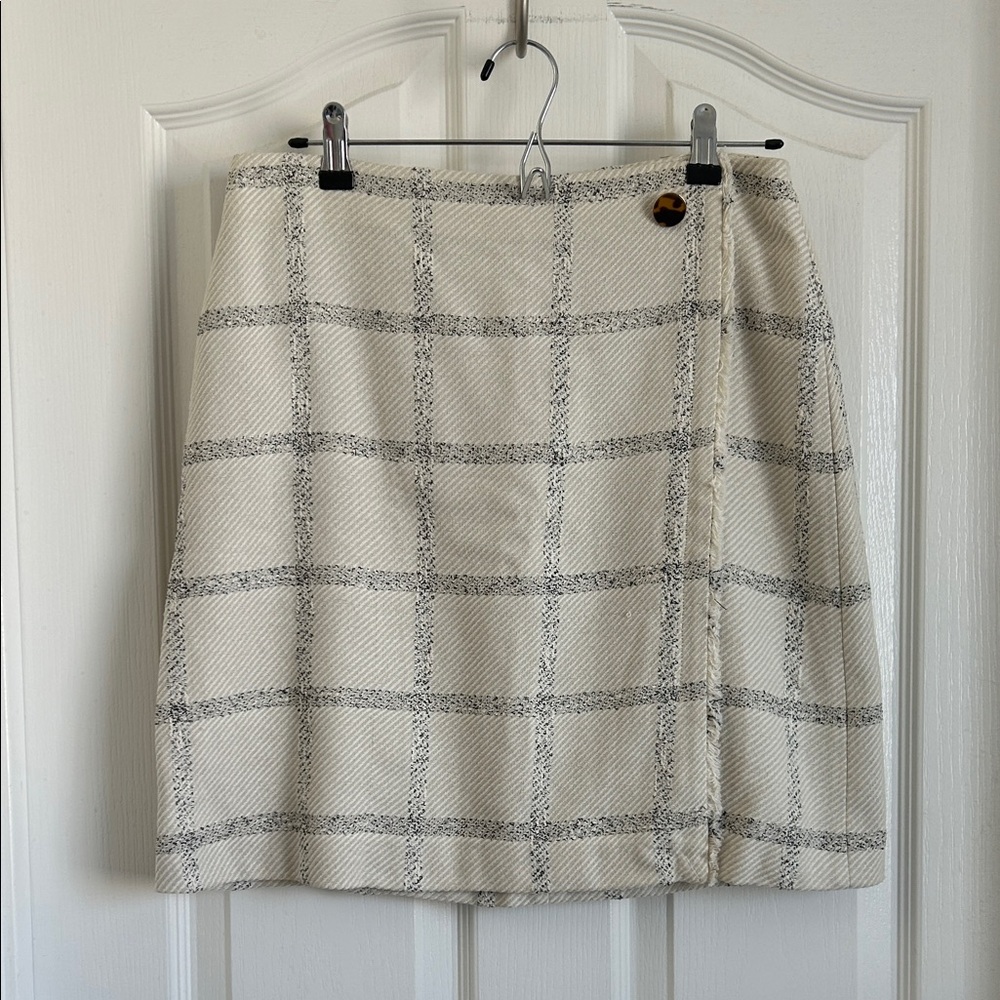 Ann Taylor Plaid Cream Skirt, size 4